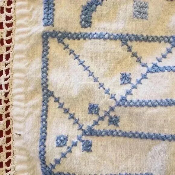 Vintage Handmade Blue/White Embroidered Crocheted Handkerchief - Picture 5 of 10